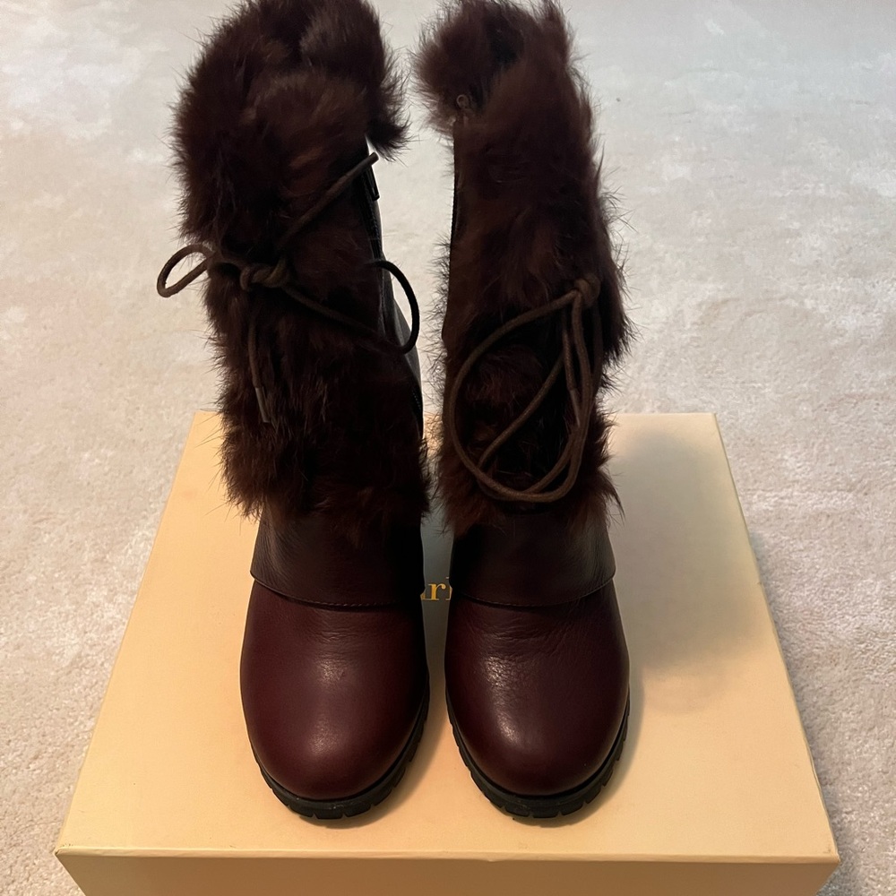 Elegant Fur-Trimmed Winter Boots